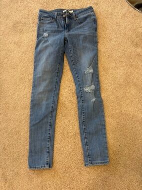 Women's Levi’s Mid-Blue Distressed Skinny Jeans